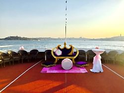 Boğazda Teknede Kına Gecesi